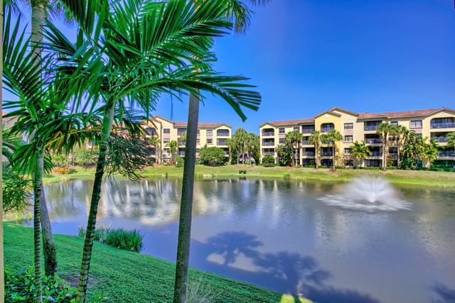 400 Uno Lago Drive 204, Juno Beach, FL 33408