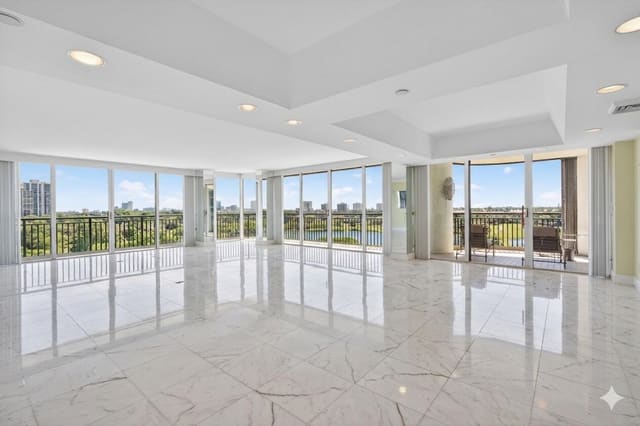 2427 Presidential Way 803, West Palm Beach, FL 33401
