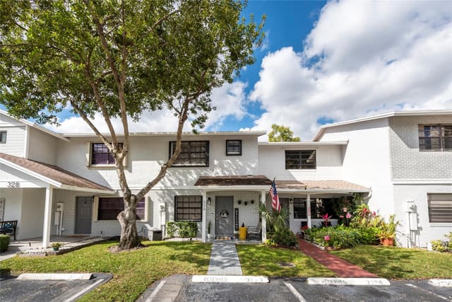 334 NW 103rd Terrace 334, Pembroke Pines, FL 33026