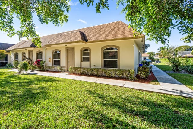 11999 Sturbridge Lane, sold in Sturbridge Village, Wellington, FL