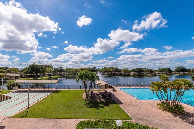 250 Gate Road 257, Hollywood, FL 33024