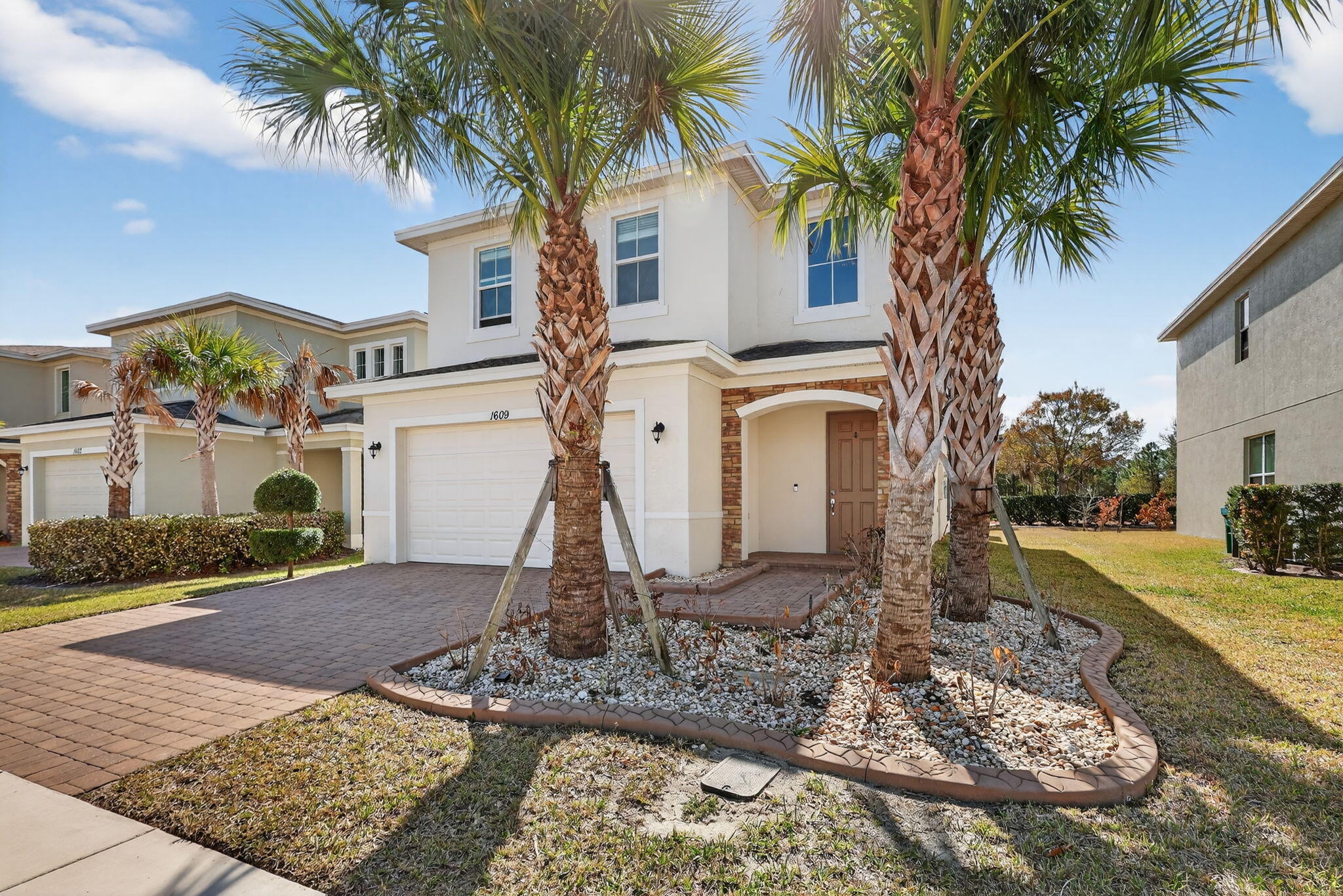 1609 NW Cataluna Cir Circle — photo 2