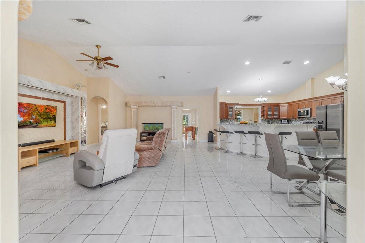 4001 Avocado Boulevard — photo 10