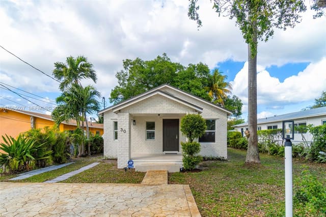 30 SW 7th Street, Hallandale Beach, FL 33009