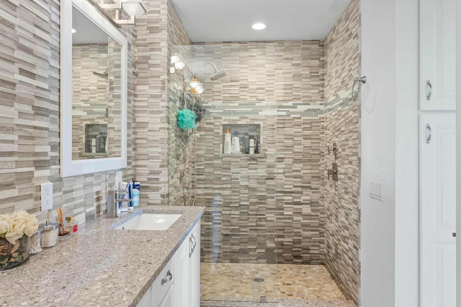 410 Evernia Street 807 — photo 10