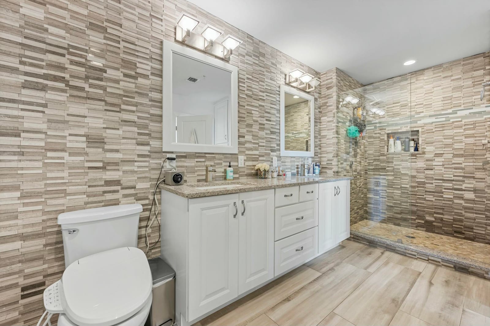 410 Evernia Street 807 — photo 6