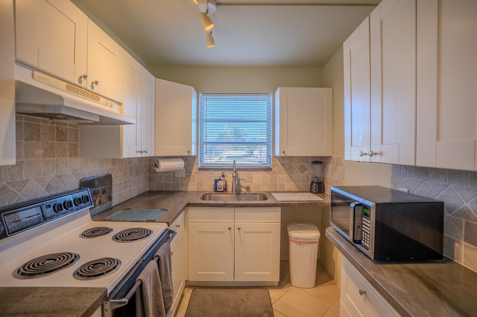 2731 NE 14th Street Causeway 138 — photo 8