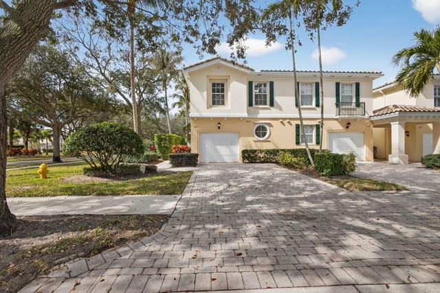 355 Salinas Drive, sold in Catalina Lakes, Palm Beach Gardens, FL