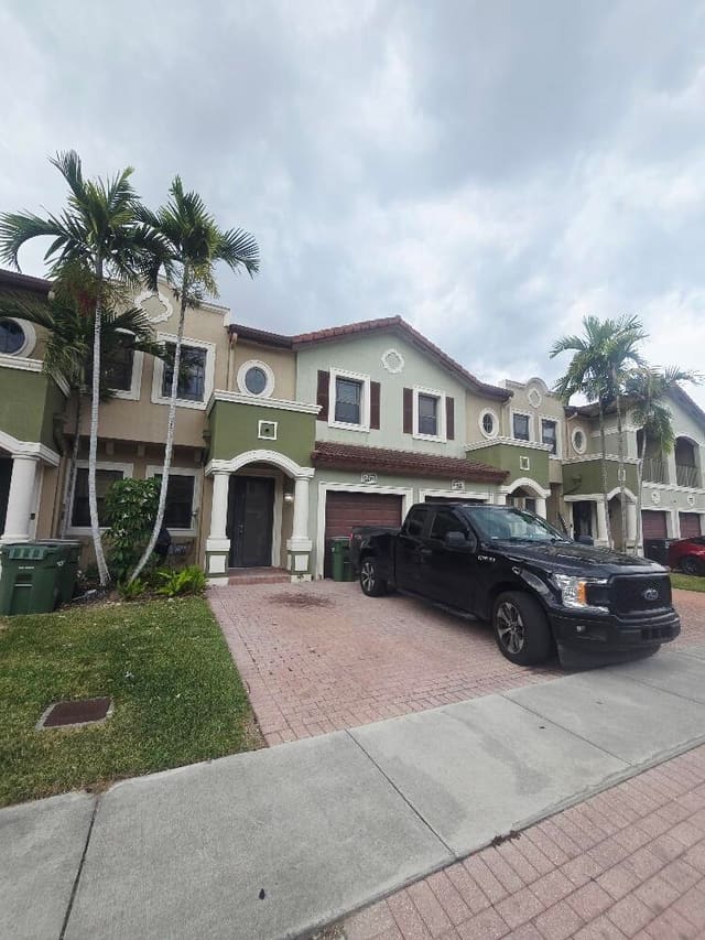 636 NE 35th Avenue, sold in Florence At Crystal Lakes, Homestead, FL
