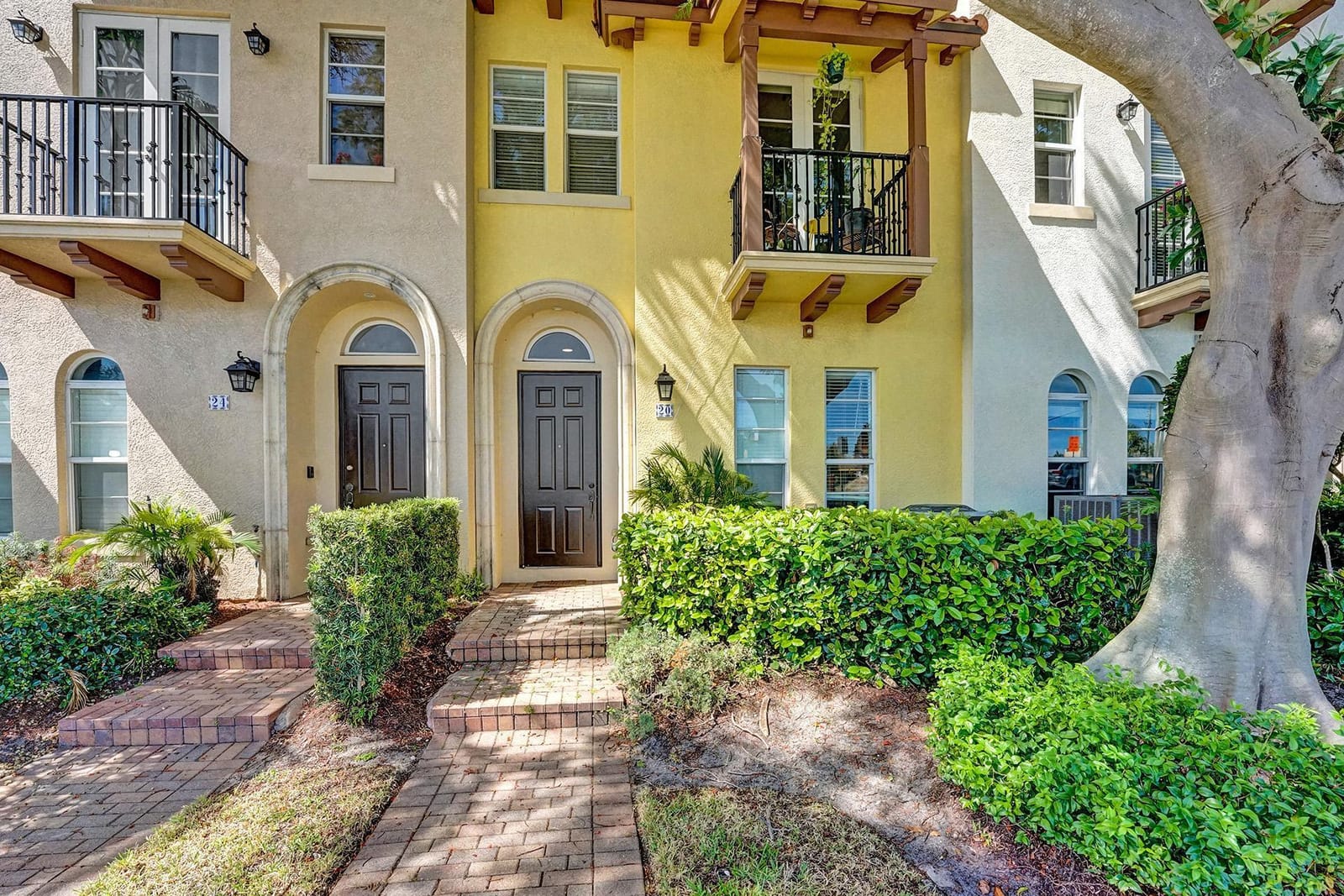 3 bedroom home for sale at 20 Via Floresta, Boca Raton, FL 33487 — $657,000