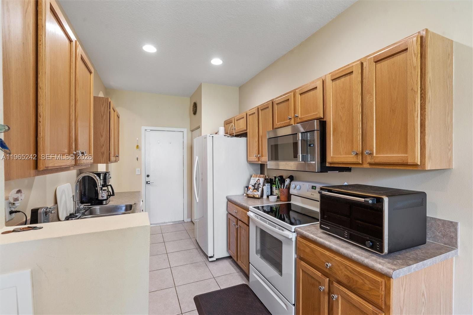 202 River Bluff Lane, Royal Palm Beach, FL 33411 photo 6