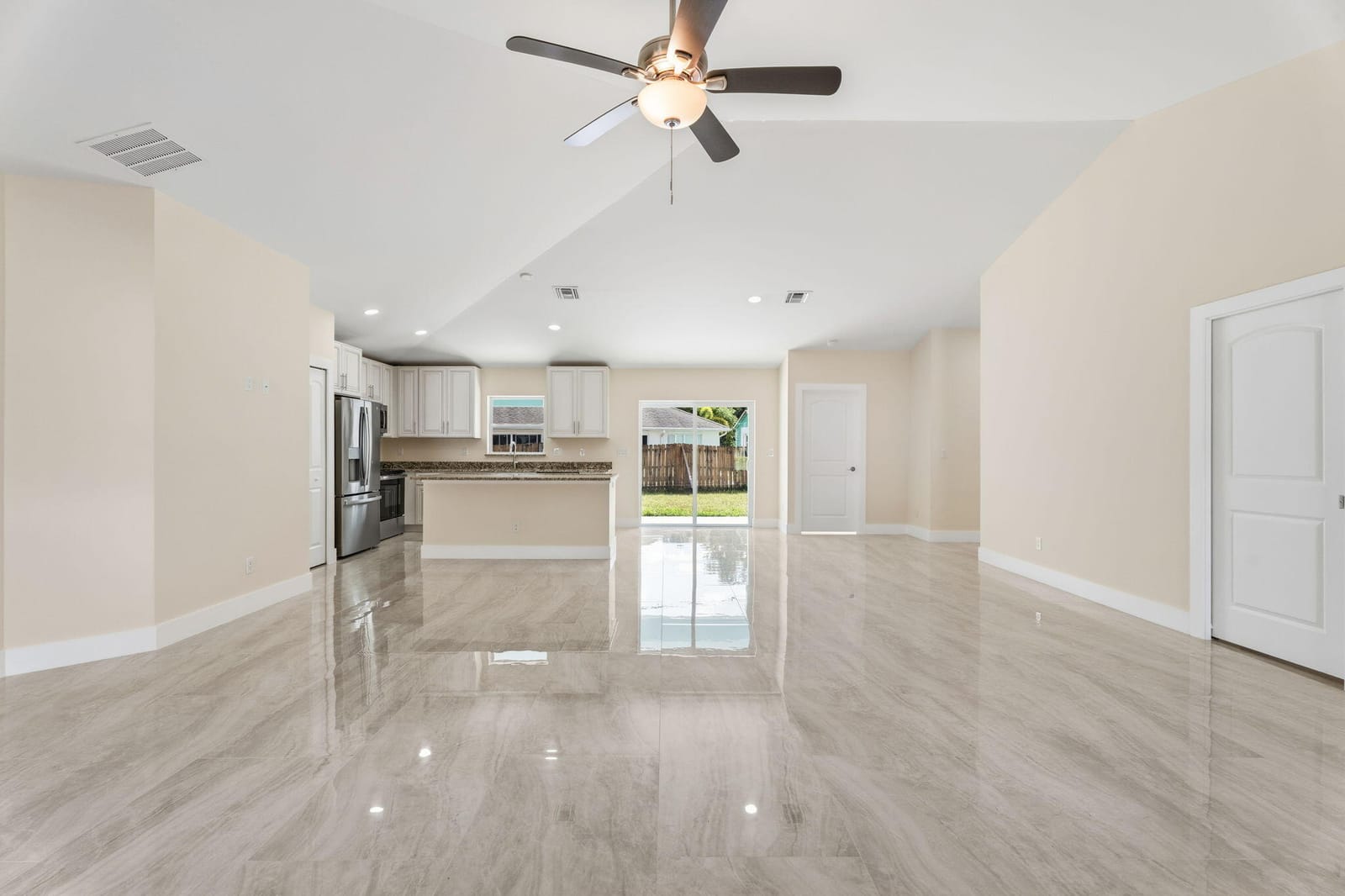 4947 NW Flintstone Avenue — photo 6