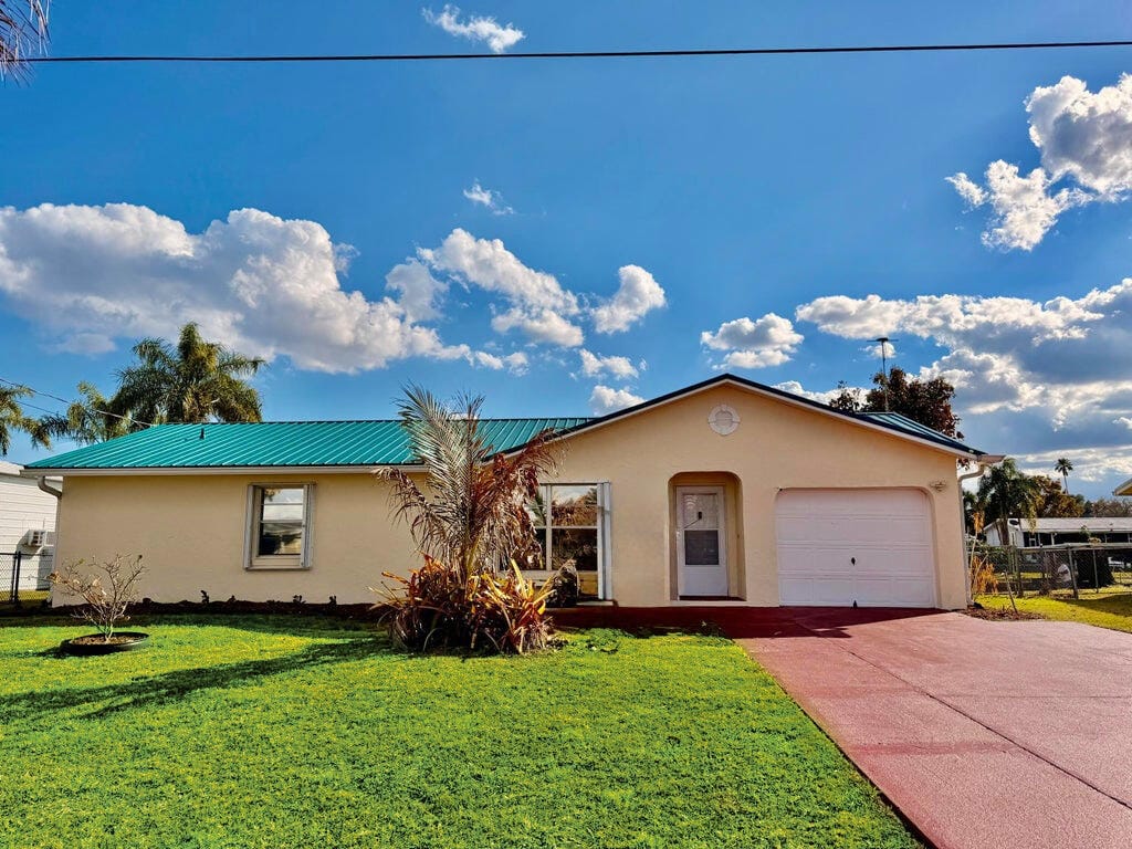 1926 SE 31st Street, Okeechobee, FL 34974