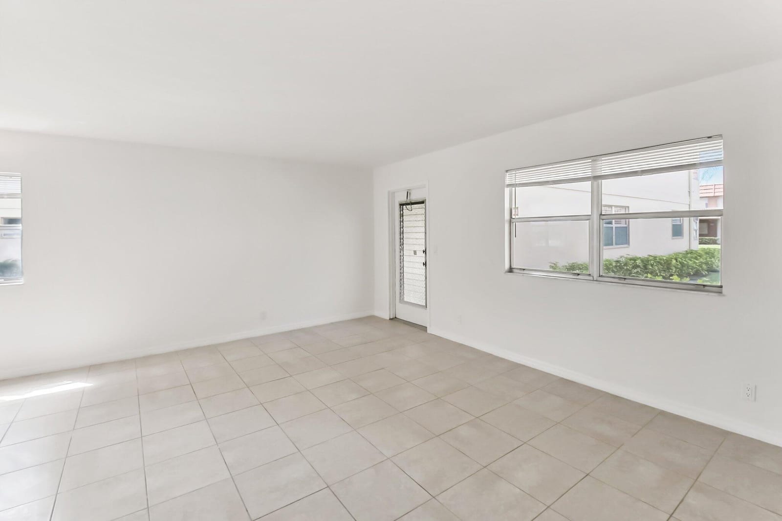 447 Saxony J Way 447-J, Delray Beach, FL 33446 photo 8