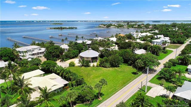 18 Cranes Nest, Sewalls Point, FL 34996