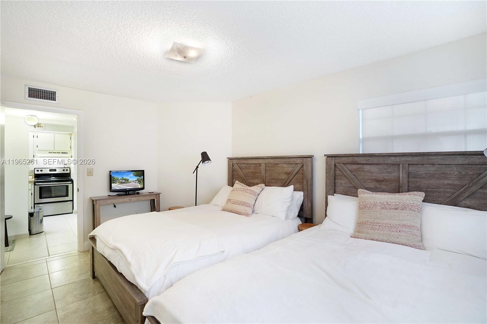 927 NE 199th Street 104, Miami, FL 33179 photo 17