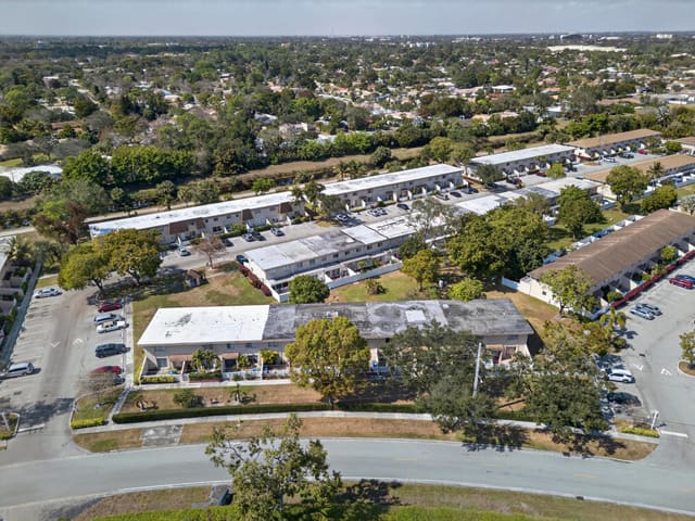 1419 NW 80th Avenue H, sold in Townhomes Of Oriole Ii, Margate, FL