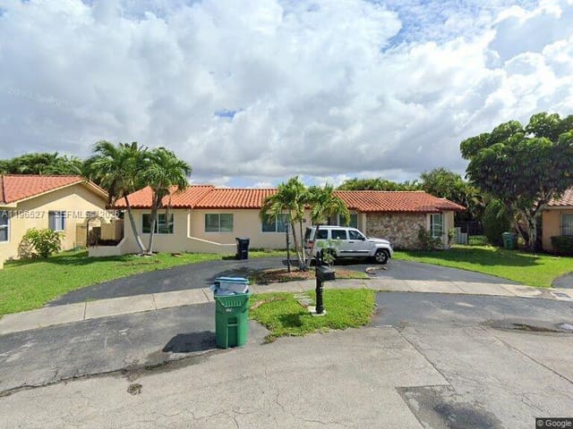 7715 SW 21st Terrace, sold in Villas of Andalucia, Miami, FL