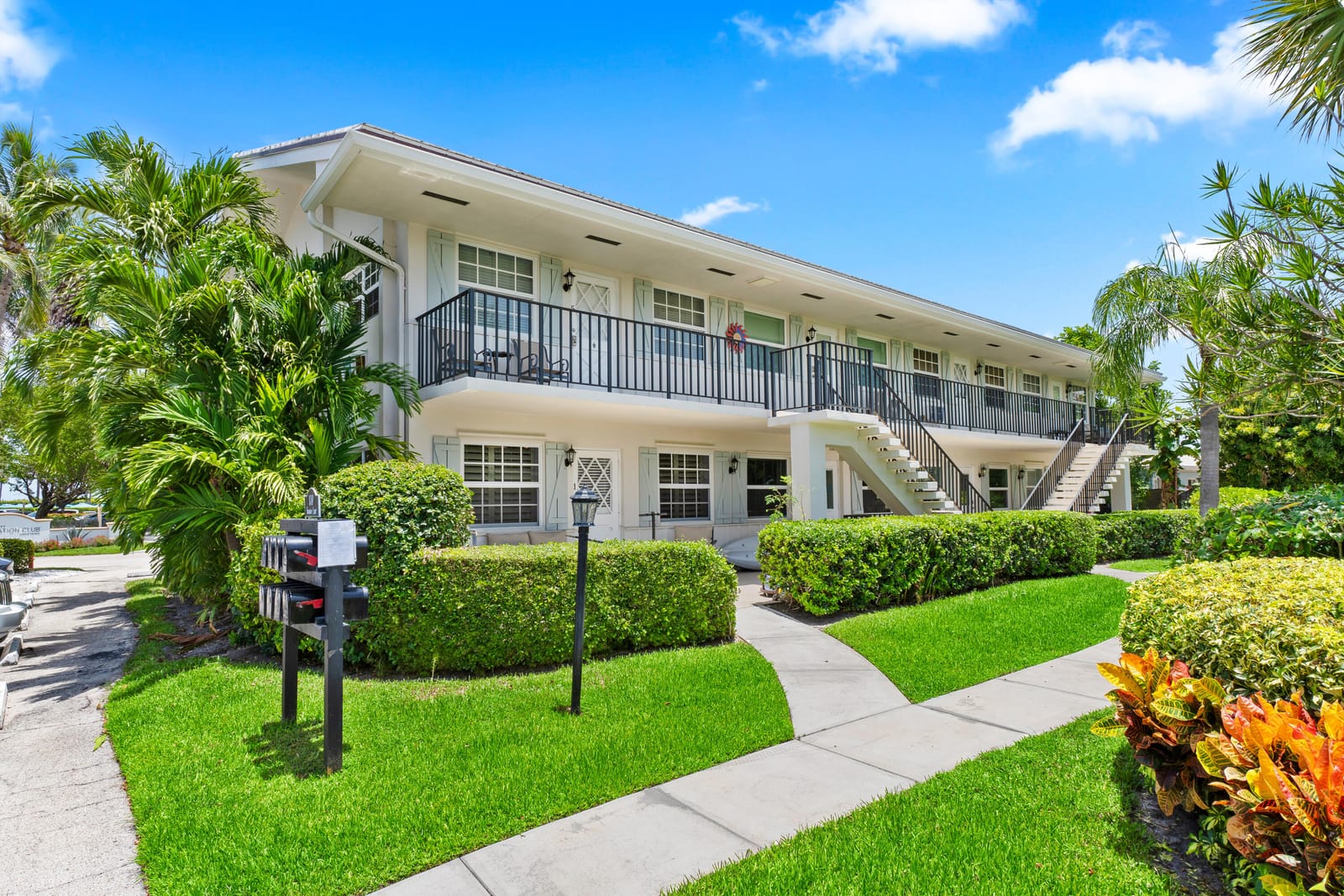 100 Bravado Lane 2, Palm Beach Shores, FL 33404 photo 2