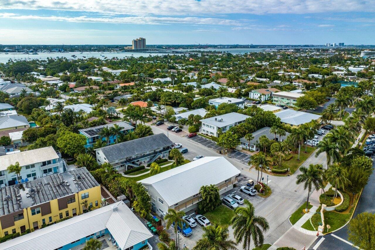 100 Bravado Lane 2, Palm Beach Shores, FL 33404 photo 17