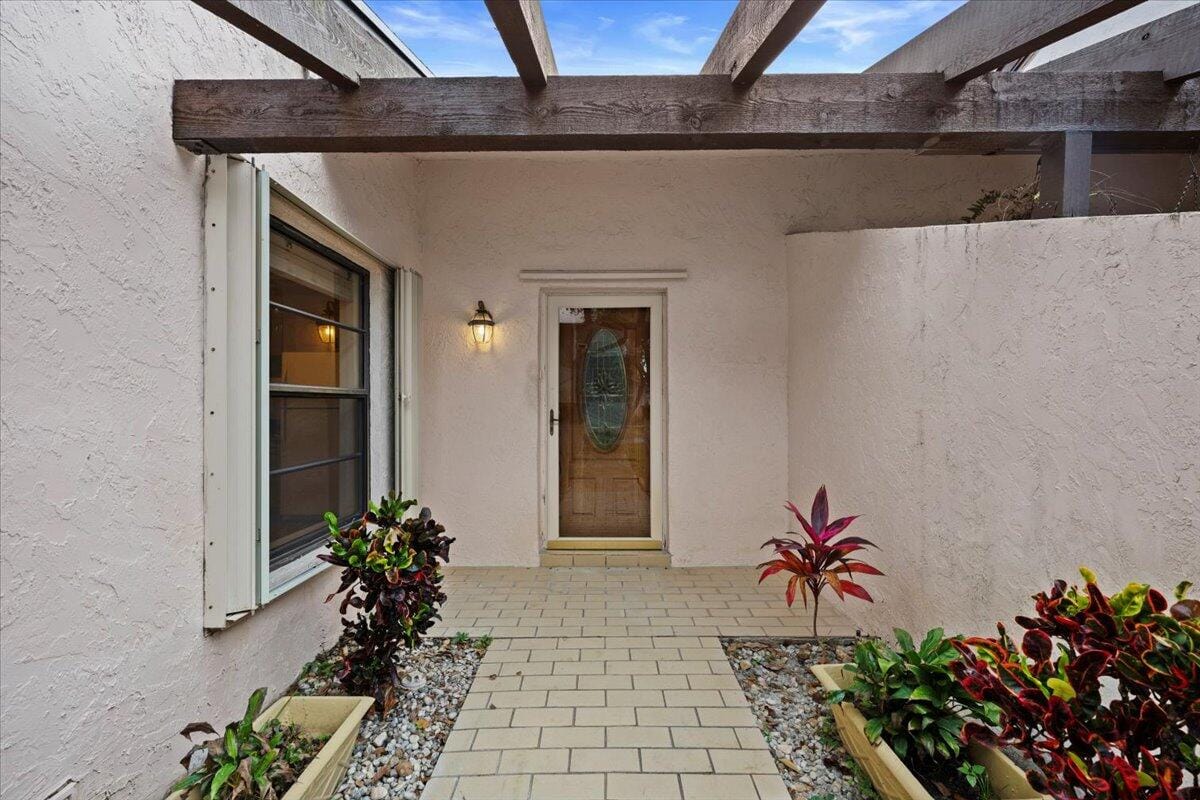 6138 Elsinore Circle — photo 4