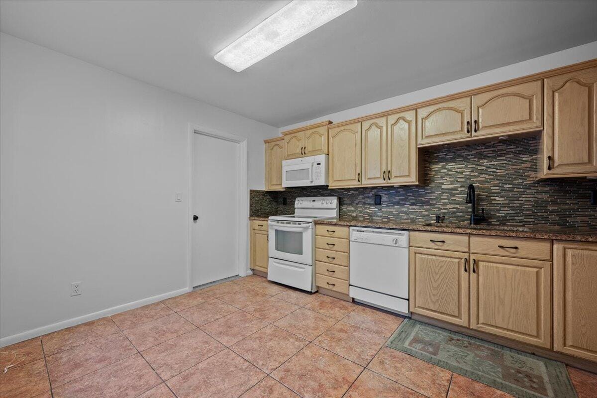6138 Elsinore Circle — photo 5