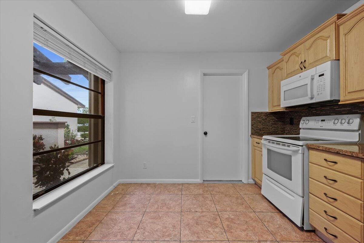 6138 Elsinore Circle — photo 7