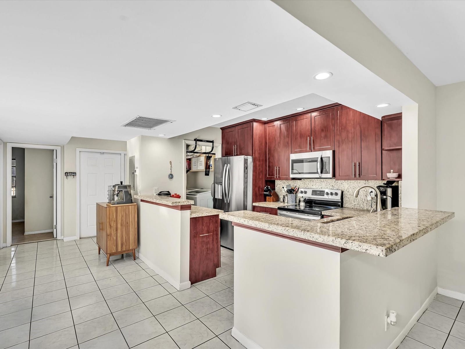 2551 N 40th Avenue 2551 — photo 9