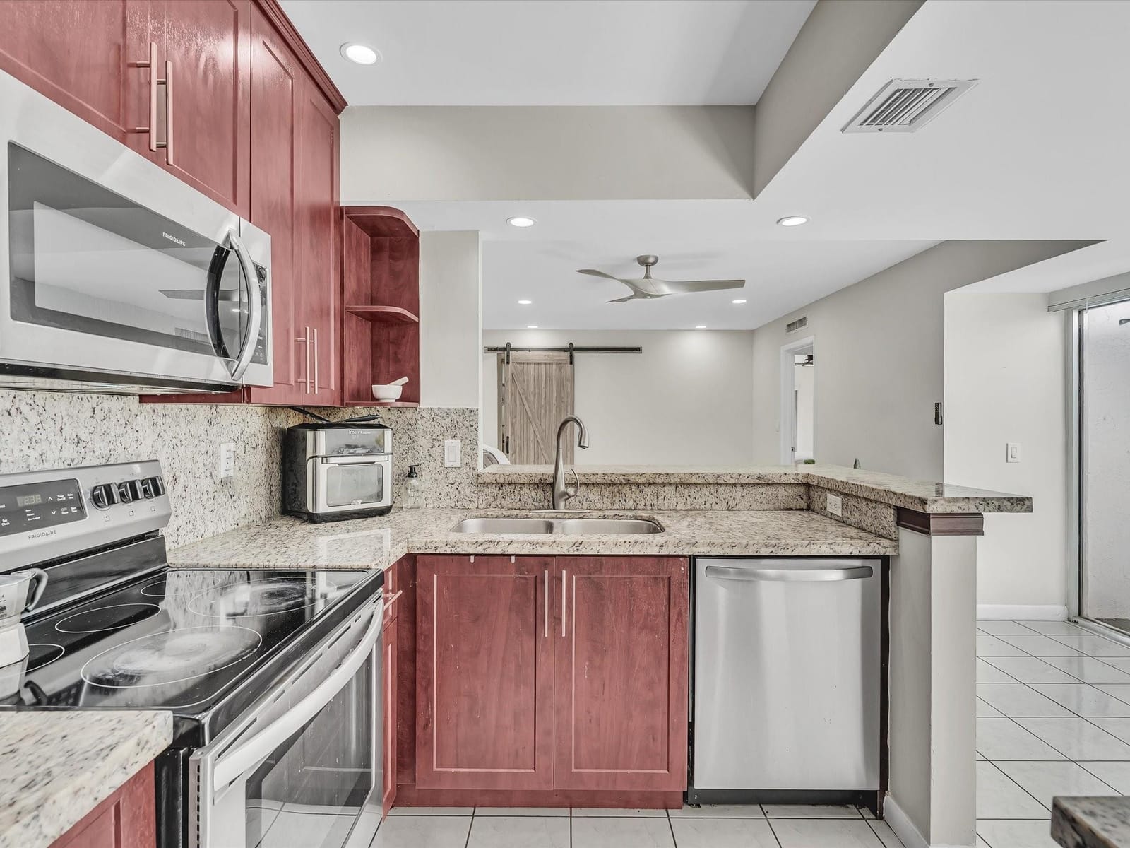 2551 N 40th Avenue 2551 — photo 10