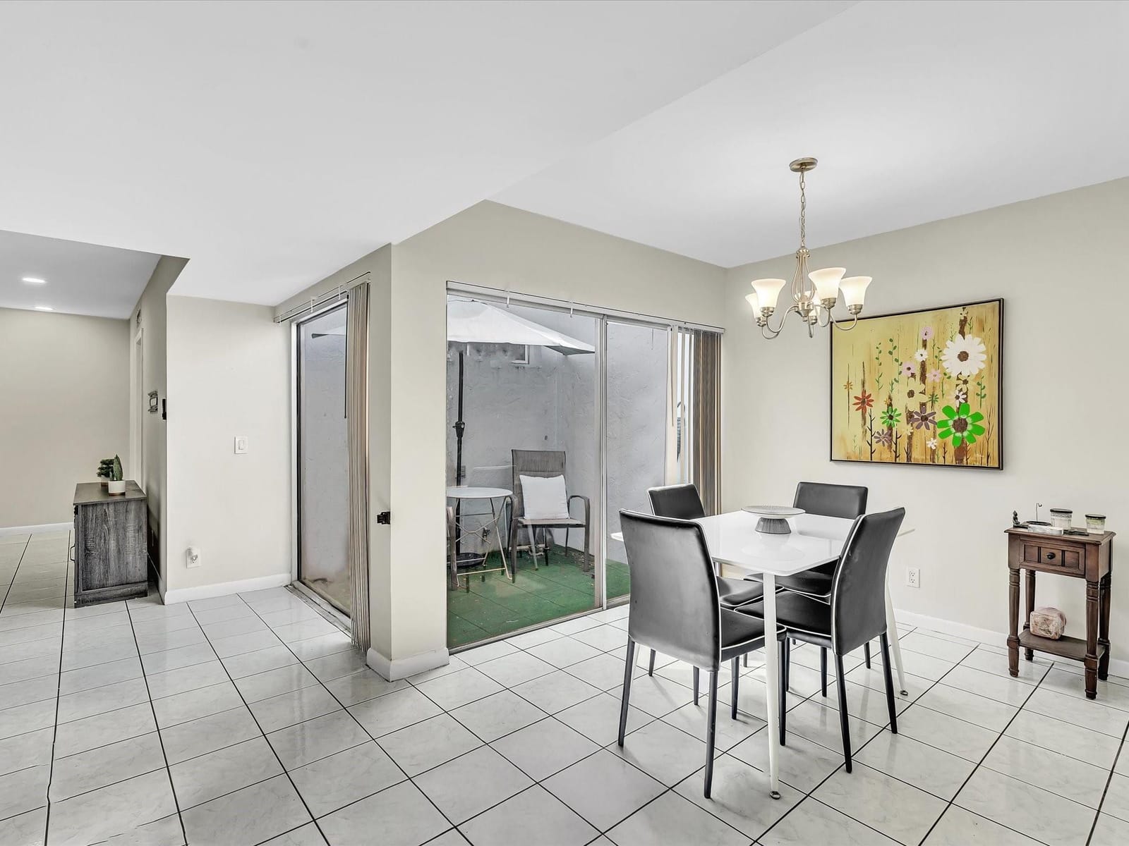 2551 N 40th Avenue 2551 — photo 2