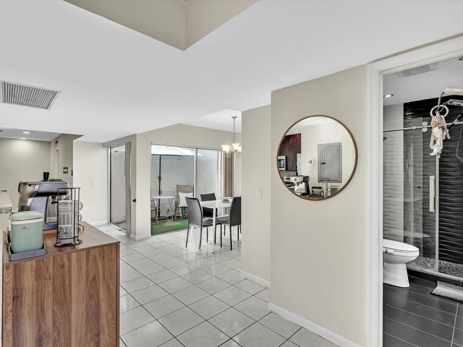 2551 N 40th Avenue 2551 — photo 3