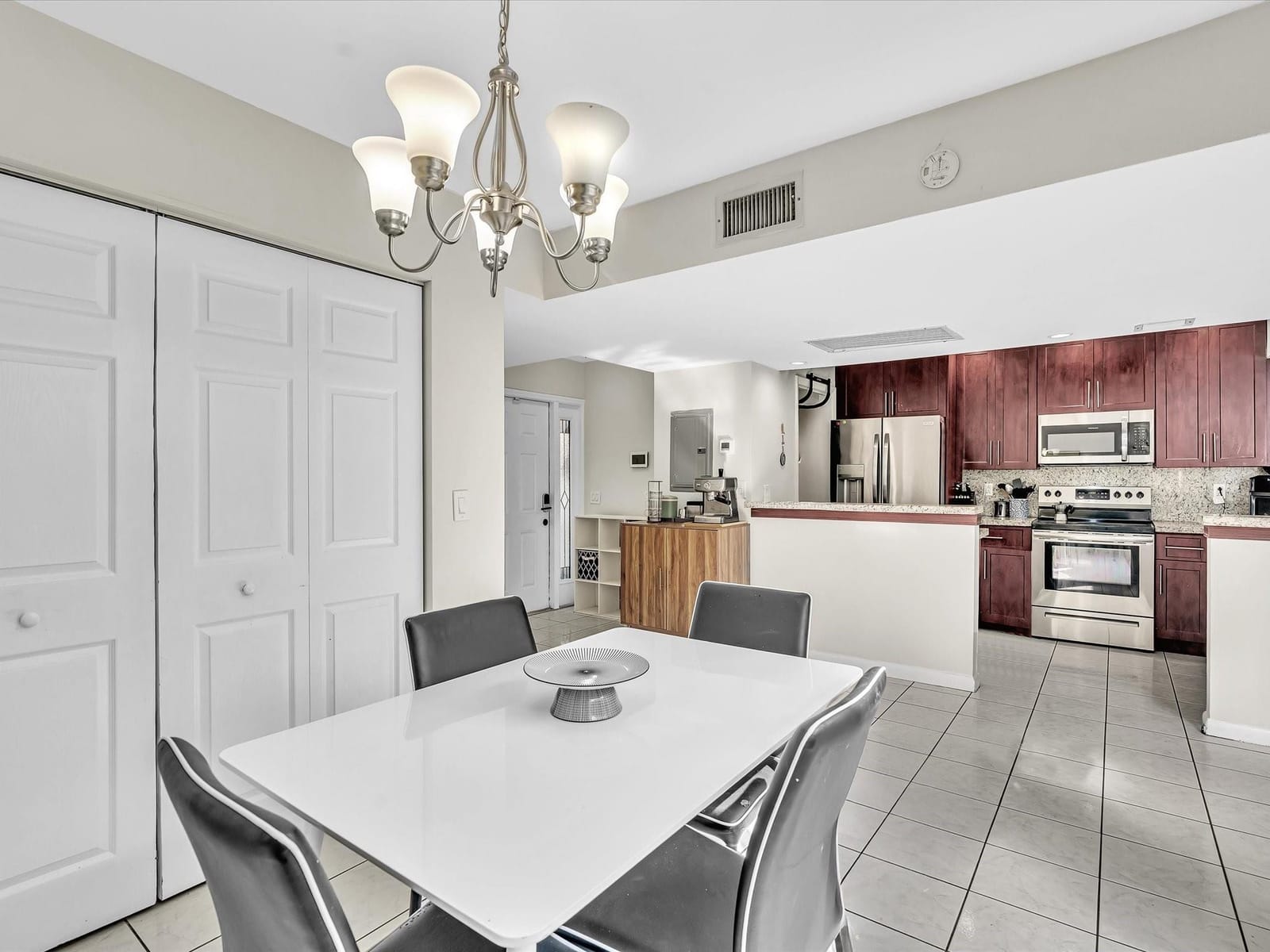 2551 N 40th Avenue 2551 — photo 7