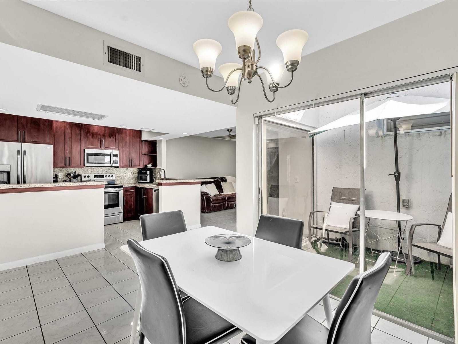 2551 N 40th Avenue 2551 — photo 8