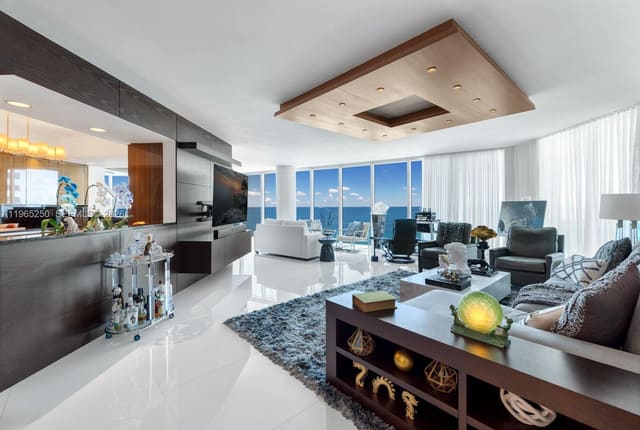 2711 S Ocean Drive 905, sold in 2711 Hollywood Beach Cond, Hollywood, FL
