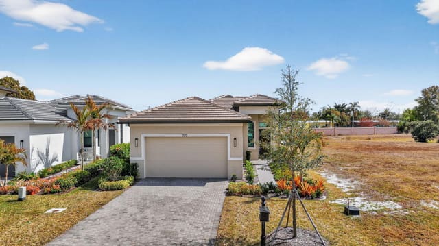 320 SE Via Sangro, Port St. Lucie, FL 34952