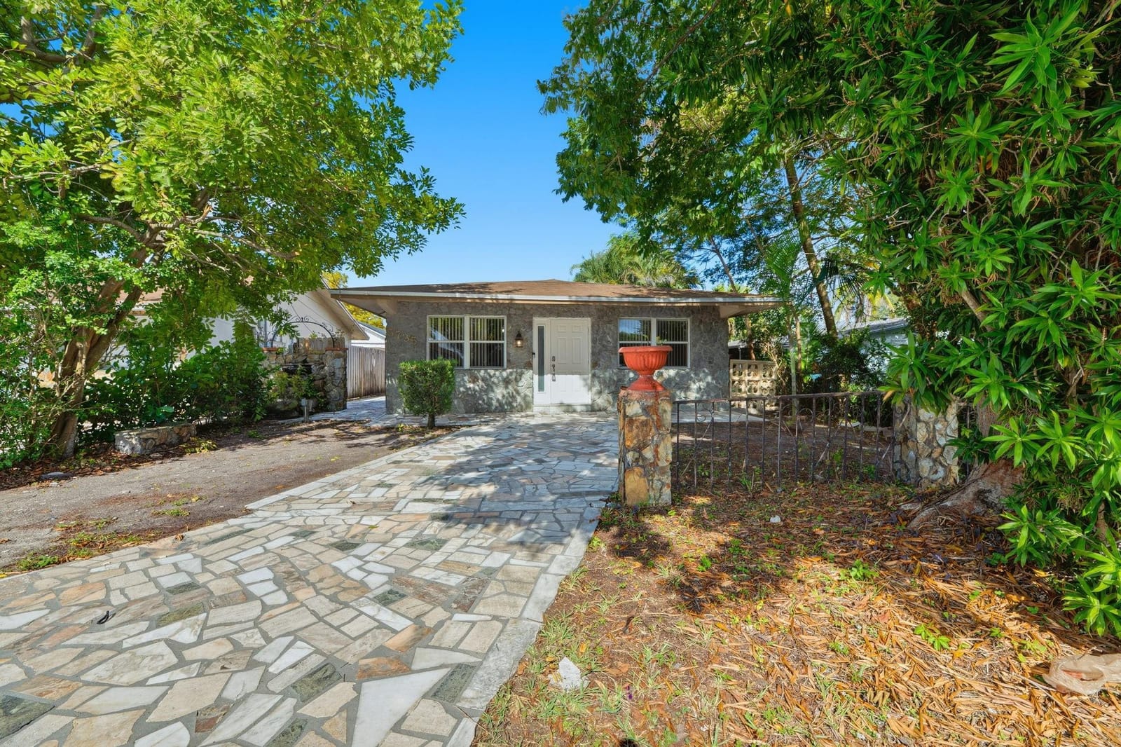 5735 Hayes Street, Hollywood, FL 33021