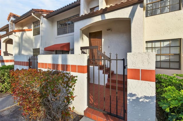 204 Lincoln Court 204, sold in Independence Bay, Deerfield Beach, FL