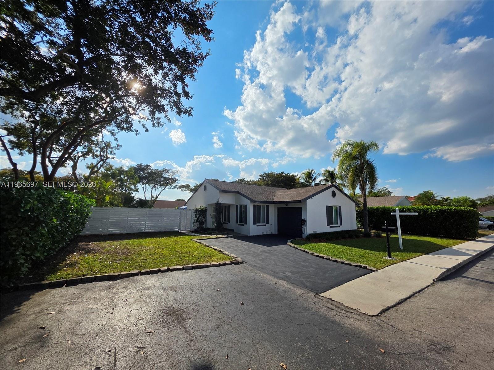 13950 Oaklawn Place, Davie, FL 33325