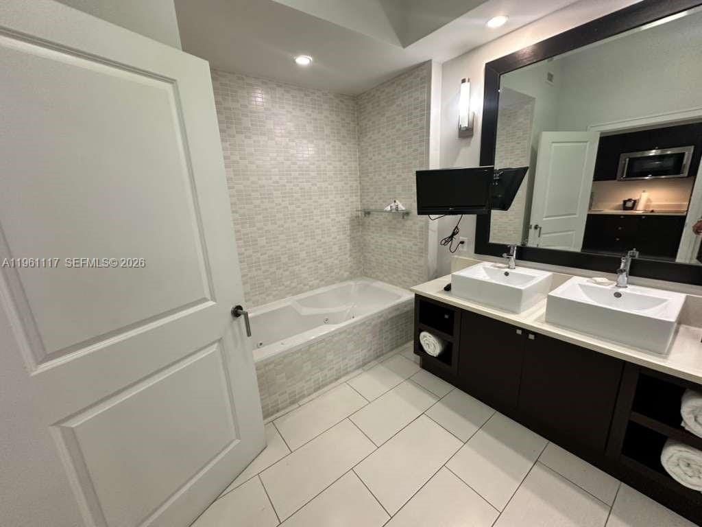 5300 NW 87th Avenue 910, Doral, FL 33178 photo 4