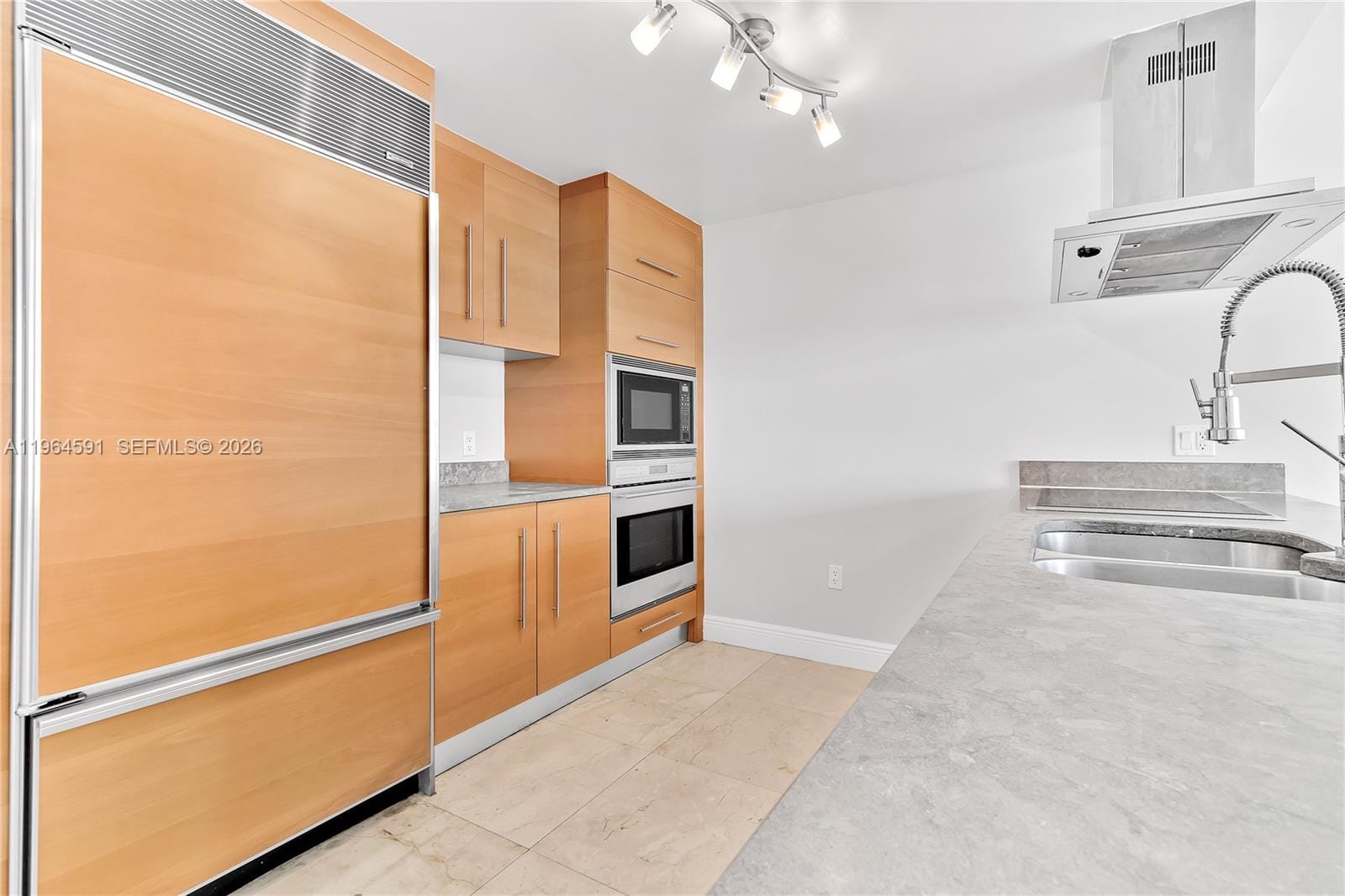 465 Brickell Avenue 917, Miami, FL 33131 photo 4
