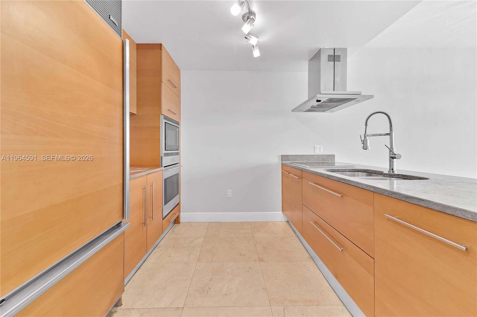465 Brickell Avenue 917, Miami, FL 33131 photo 5