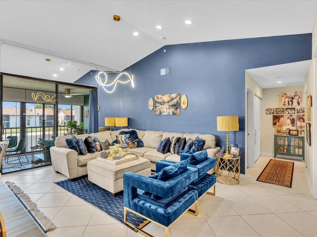 10215 N Circle Lake Drive 201, Palm Chase Lakes, Boynton Beach, FL