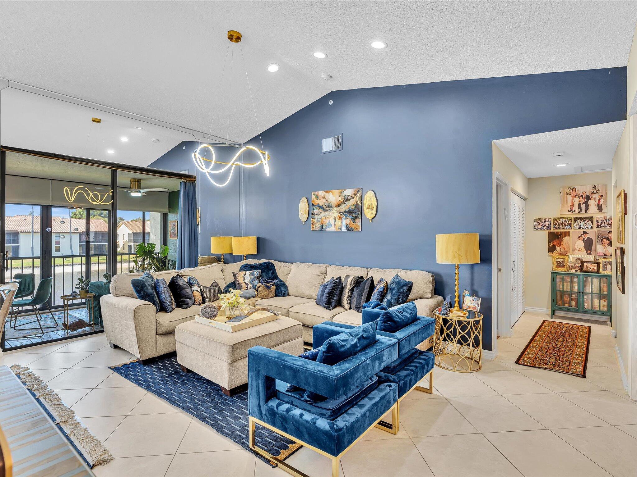 10215 N Circle Lake Drive 201, Boynton Beach, FL 33437, Boynton Beach