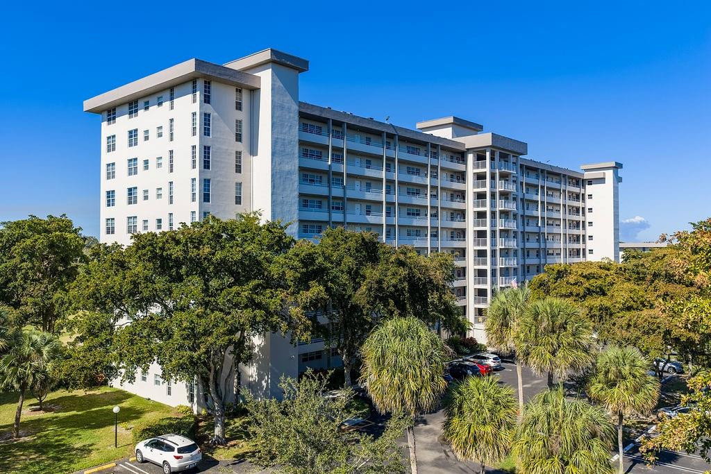 575 Oaks Lane 1002, Pompano Beach, FL 33069, Pompano Beach