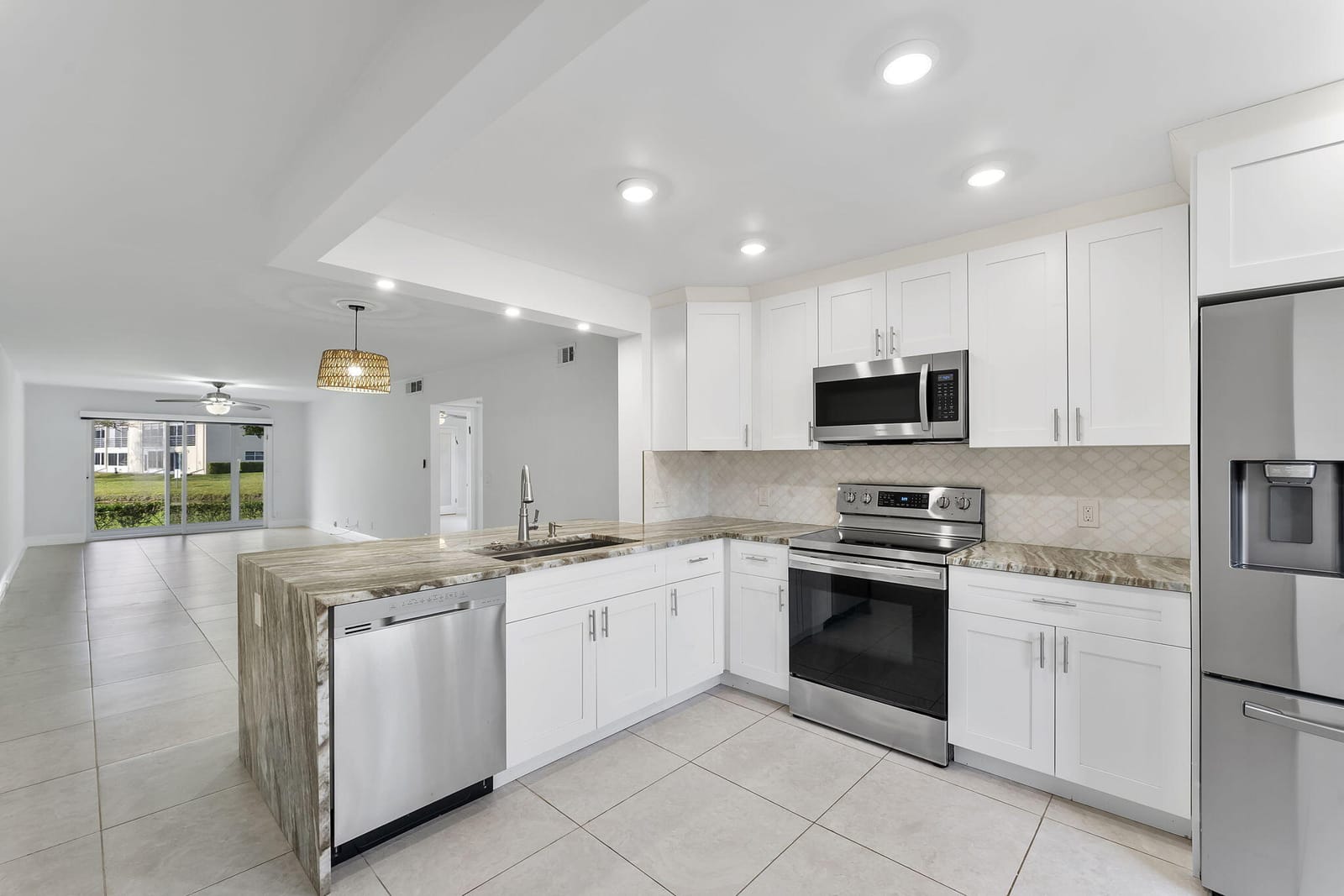 1037 Guildford C, Boca Raton, FL 33434 photo 4