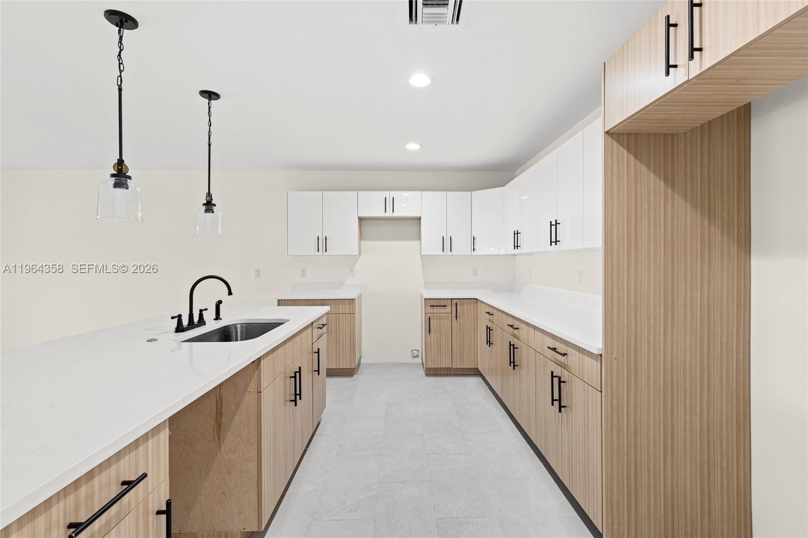 560 SW Carter Avenue — photo 8
