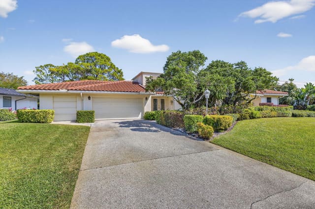 4881 Pineview Circle, sold in Seagate Golf At The Hamlet, Delray Beach, FL