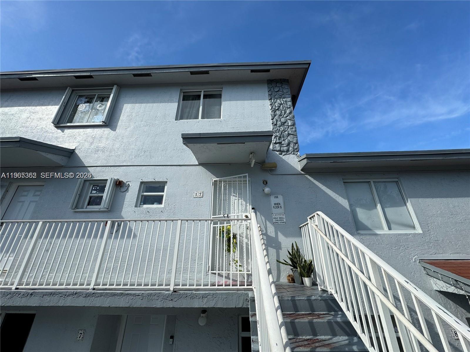 8031 NW 8th Street 17, Miami, FL 33126, Miami