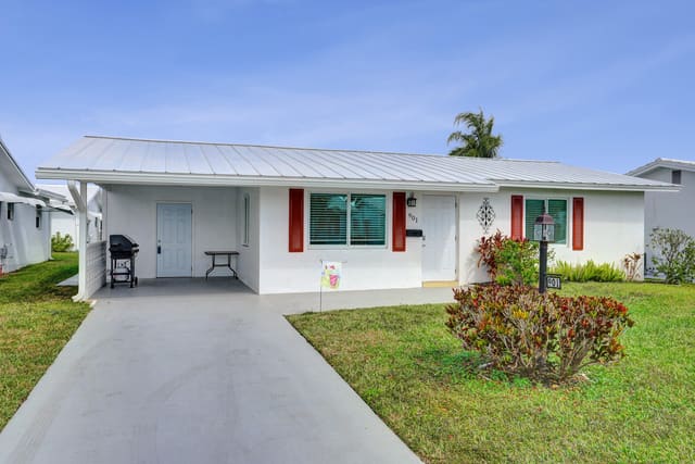 901 SW 6th Avenue, sold in Leisureville, Boynton Beach, FL