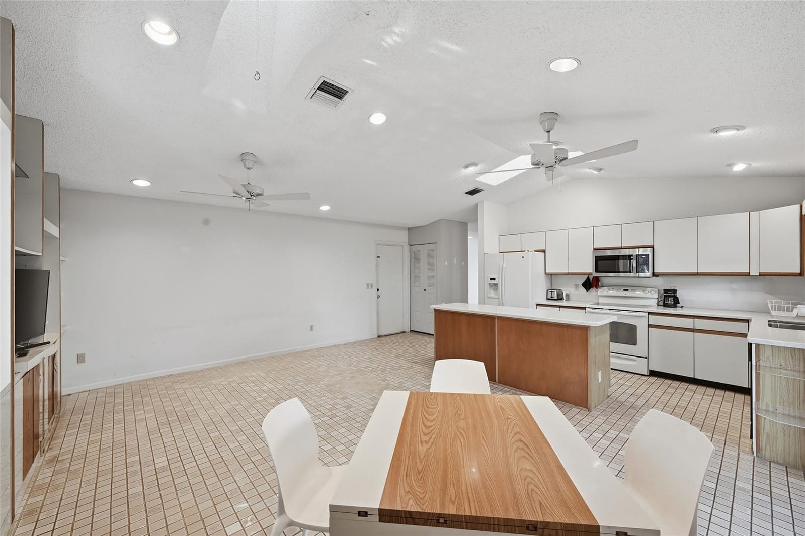 2805 NW 15th Street — photo 12